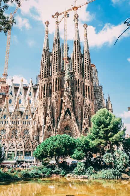 "Discover Barcelona: Private Tour in Arabic with Expert Guide" - An In-Depth Look at the Barcelona Private Tour in Arabic