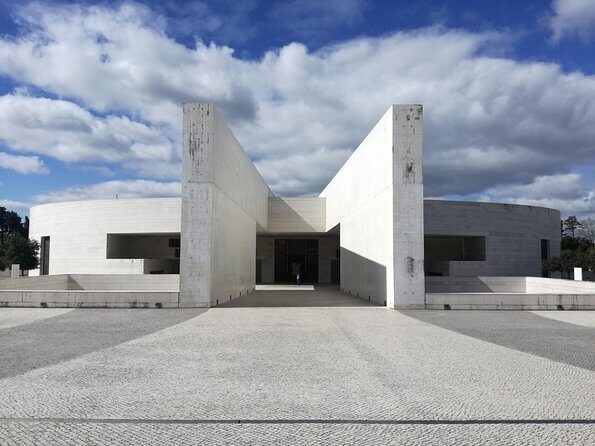 Discover Fátima, Batalha, Nazaré and Óbidos by VAN -Full Day Tour - FAQ