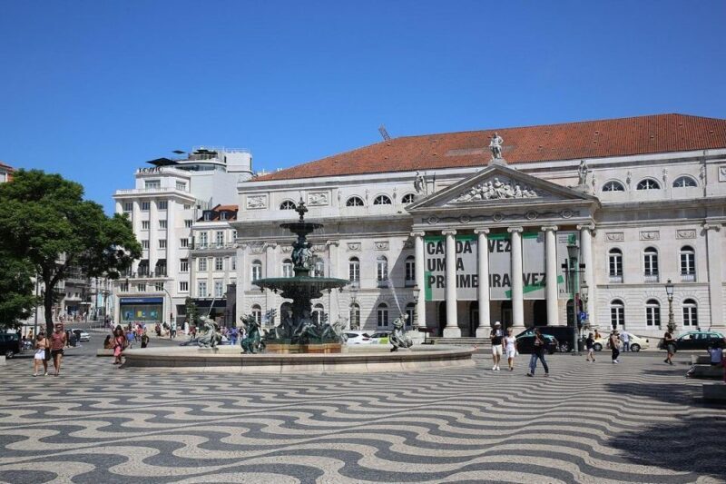 Discover Lisbon: Full Day City Tour - Lunch, Leisure, and the Iconic Praça do Comércio