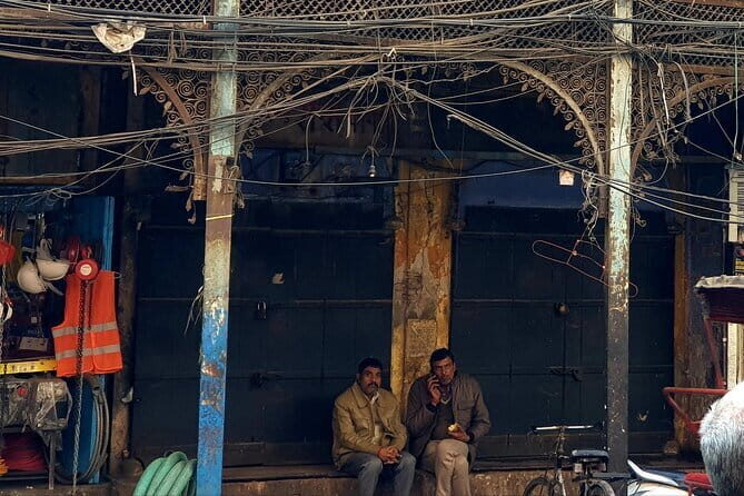 Discover Old Delhi: 3-Hour Group Walking Tour - Exploring Historic and Religious Sites