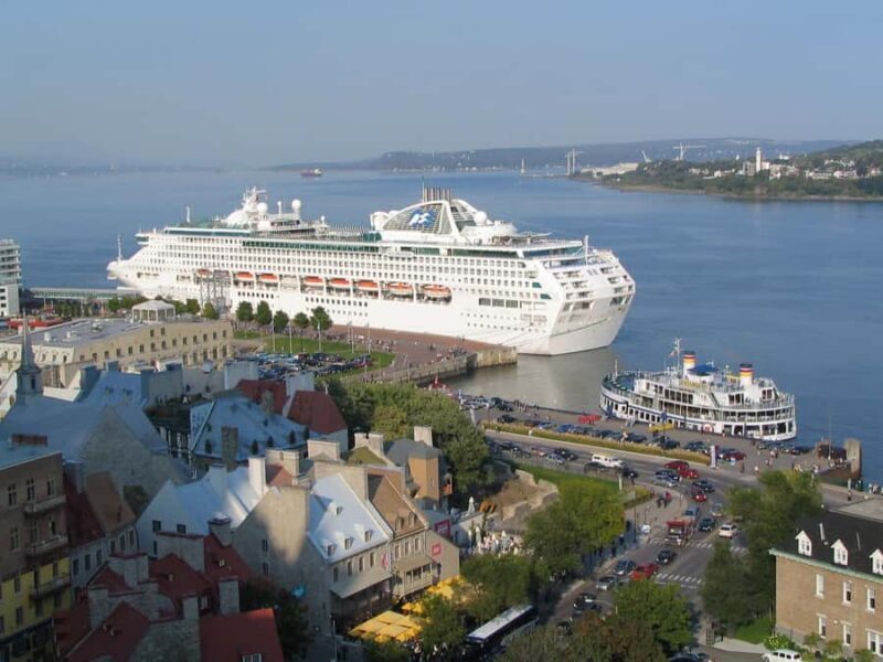 Discover Old Quebec on foot with a local guide - Key Points