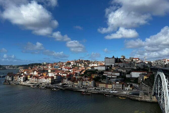 Discover Porto with an Official Guide: A Tour of Iconic Landmarks - Exploring Porto with an Official Guide: A Walk Through the City’s Charm and History