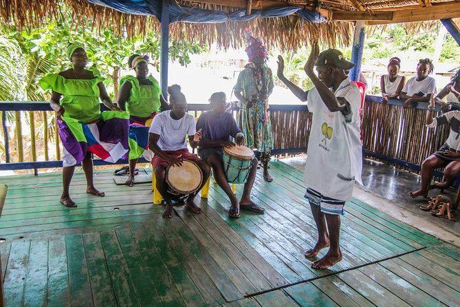 Discover Roatan - Visiting the different cultural villages of Roatan! - Key Points