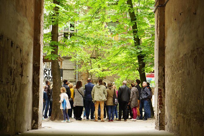 Discover the Dark Side of Warsaw in Praga District by Retro Bus - FAQ