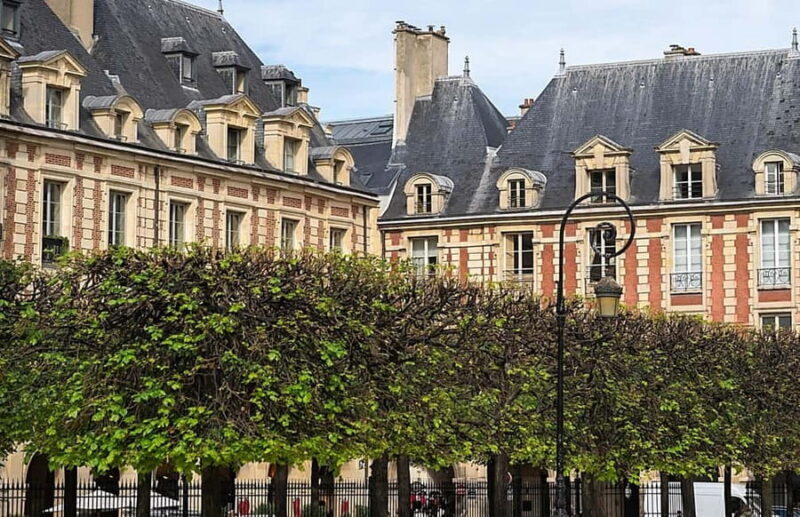 Discover the Marais (:) An Outdoor Detective Adventure - An In-Depth Look at the Detective Adventure in the Marais
