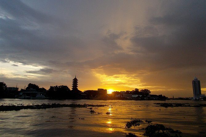 Discover the Mystical Beauty of Bangkok at Night 5-Hour Bike Tour - A Deep Dive into the Bangkok Night Bike Tour
