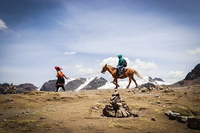 Discover the Rainbow Mountain on horseback + meals - Private - Key Points
