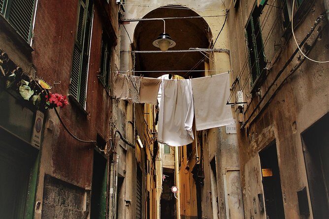 Discover the secrets of Genoa with a storyteller! - Key Points