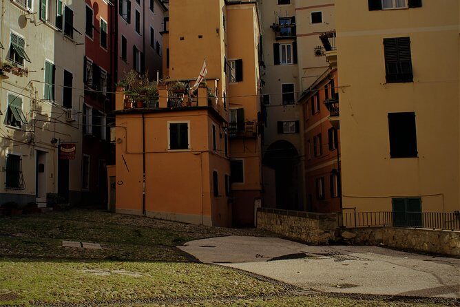 Discover the secrets of Genoa with a storyteller! - FAQs