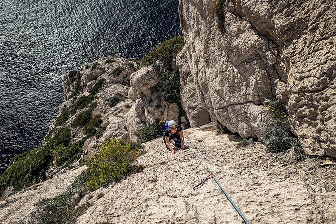 Discovery Climbing Large Routes in the Calanques of Marseille - Discovering the Calanques of Marseille Through Multi-Pitch Climbing