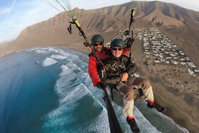 DISCOVERY FLIGHT tandem paragliding Lanzarote with pro pilot - The Value of Professional Pilots