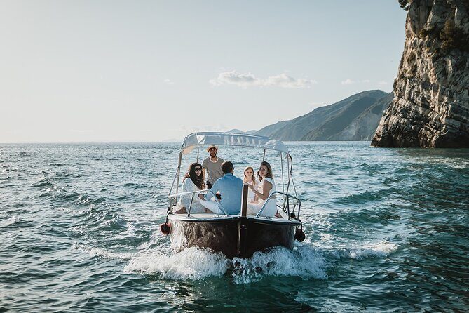 Dolce vita in Gulf of poets - Exploring the Gulf of Poets: A Detailed Review