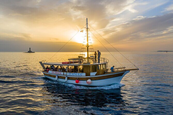 Dolphin Watching Tour  85% Chance  Drinks & Dinner Included - FAQ