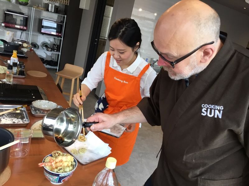 Donburi Cooking Course and Nishiki Market Private Tour - Choose your donburi before the shopping
