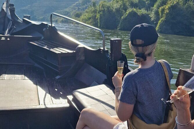 Douro Valley-Expert Guide-Boat-Lunch-Tastings Premium Service - Lunch in Pinhão: Local Flavors and Good Company