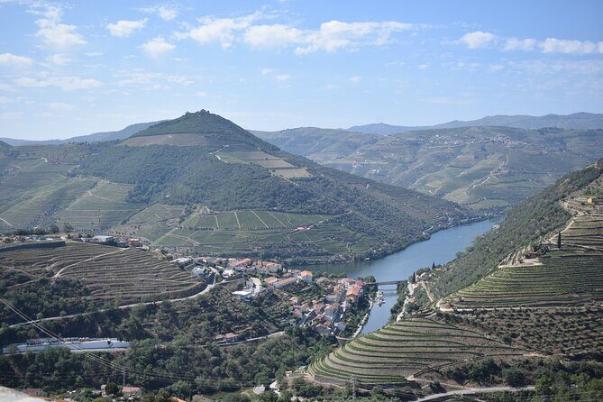 Douro Valley Tour with Train and Vinho Verde - Key Points