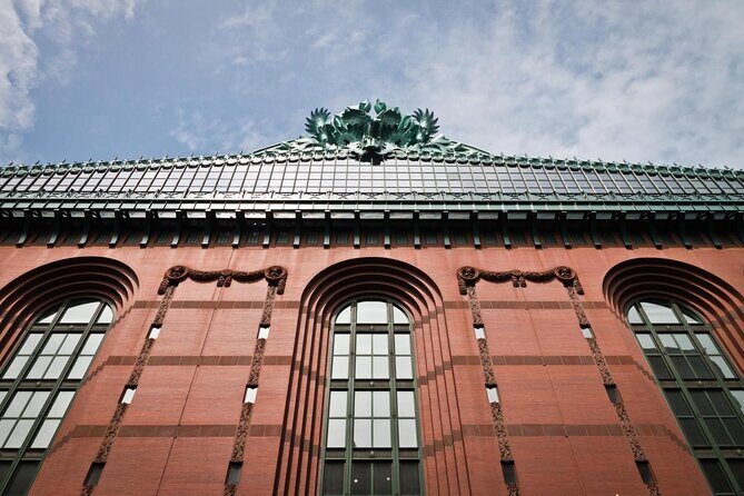 Downtown Chicago TV and Movie Sites Guided Walking Tour - Key Points