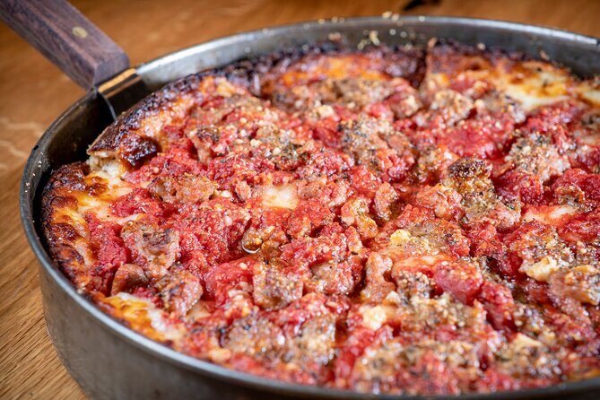 Downtown Chicago Walking Pizza Tour - Each Stop: What to Expect