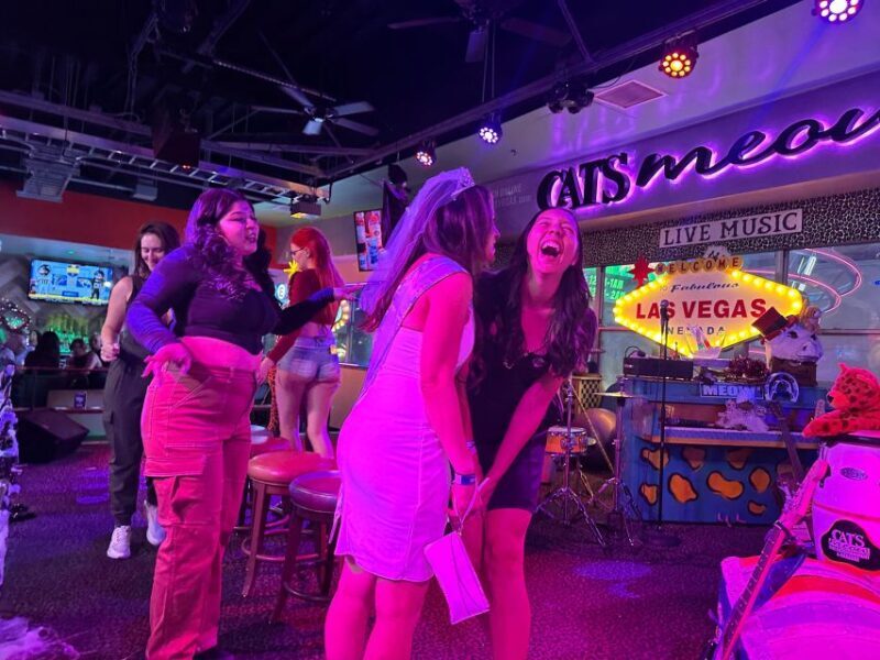 Downtown Las Vegas: Bar Crawl on Fremont St. - A Deep Dive into the Downtown Vegas Bar Crawl
