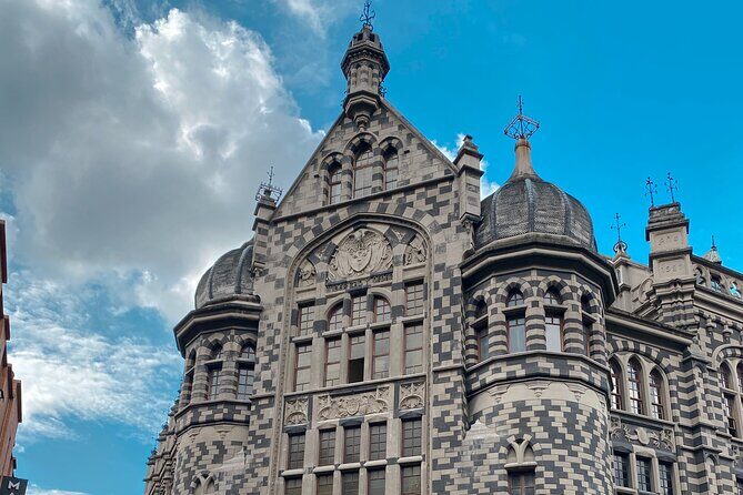 Downtown Medellin, Pueblito Paisa, and Comuna 13 Private Tour - Key Points