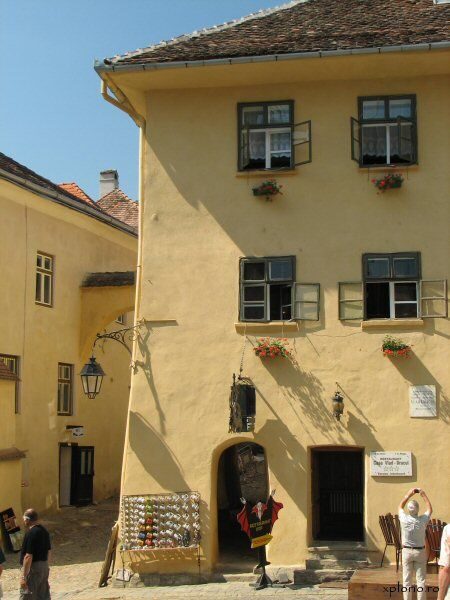 Draculas Castle & Sighisoara 2-Day Tour from Bucharest - Authentic Experiences and Highlights