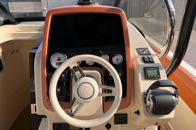 Dreamer tour(1 H) boat Invictus - A Detailed Look at the Dreamer Tour on the Invictus 280SX