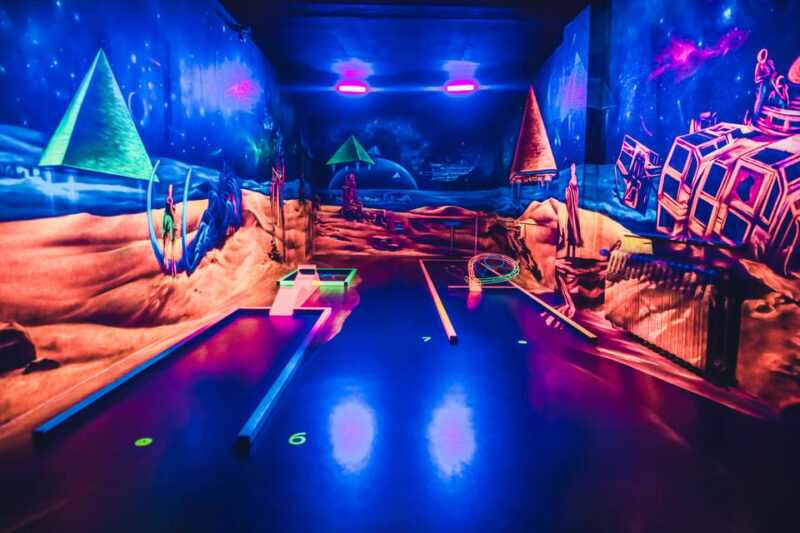 Dresden: 3D black light minigolf in the Barock Eventpark - Key Points