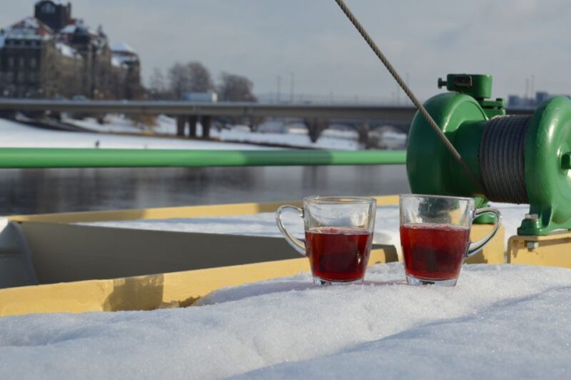 Dresden: Paddle Steamer Winter Cruise to Pillnitz - A Detailed Look at the Dresden Paddle Steamer Winter Cruise