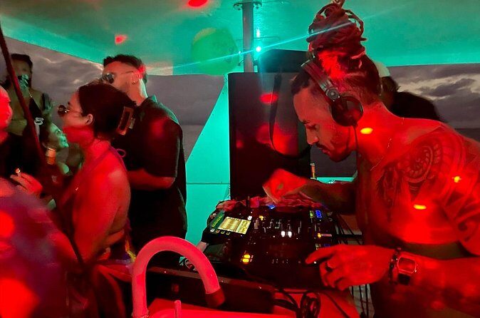 Drinks Inclusive Boat Cruise in the Cayman Islands with a live DJ - Who Should Book This Experience?