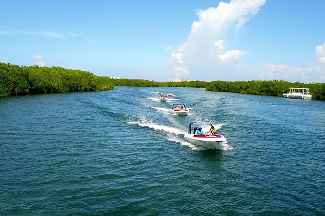 Drive the best speedboat in Cancun and feel the adrenaline. - Key Points