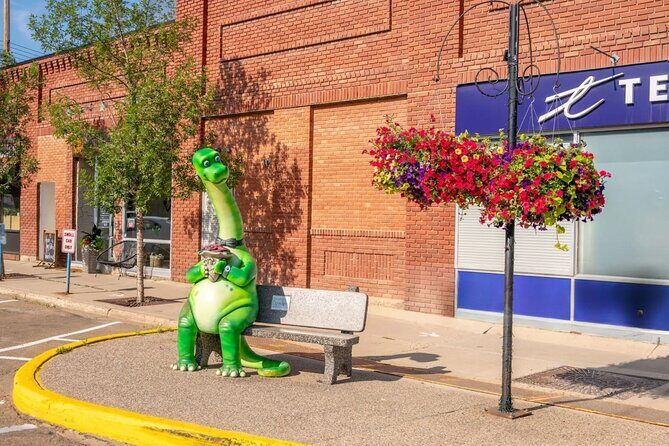 Drumheller Day Trip Museum, Dinosaurs and Historic Sites - Discover the Canadian Badlands on a Day Trip to Drumheller