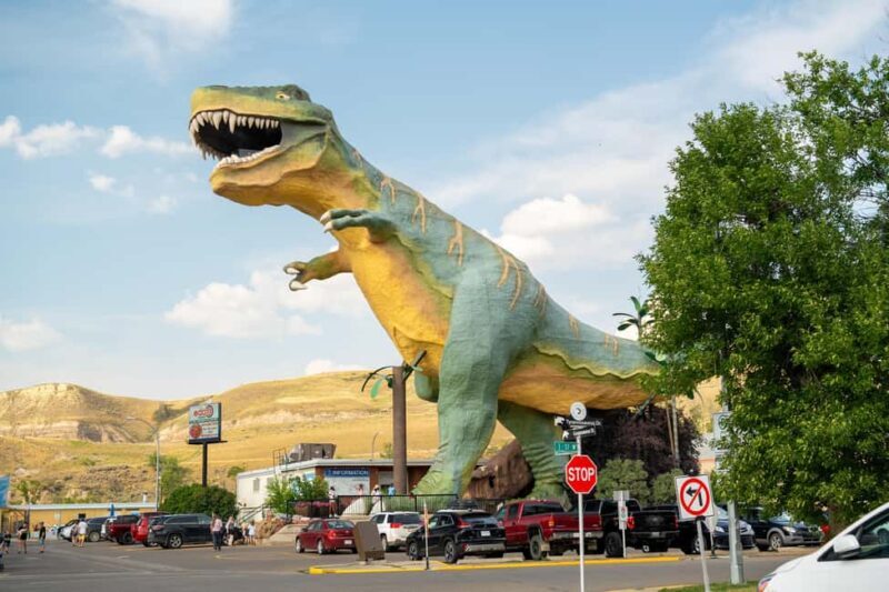 Drumheller: Dinosaurs, Canyons, & Hoodoos Day Tour - Key Points
