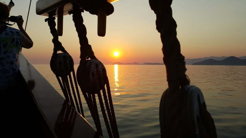 Dubrovnik: Panoramic Sunset Cruise-Karaka Ship (adult only) - Key Points