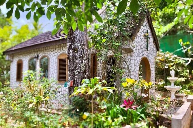 Dunn River Falls and Bob Marley Nine Miles Tour with Lunch - The Spirit of Jamaica: Nine Miles and Mount Zion