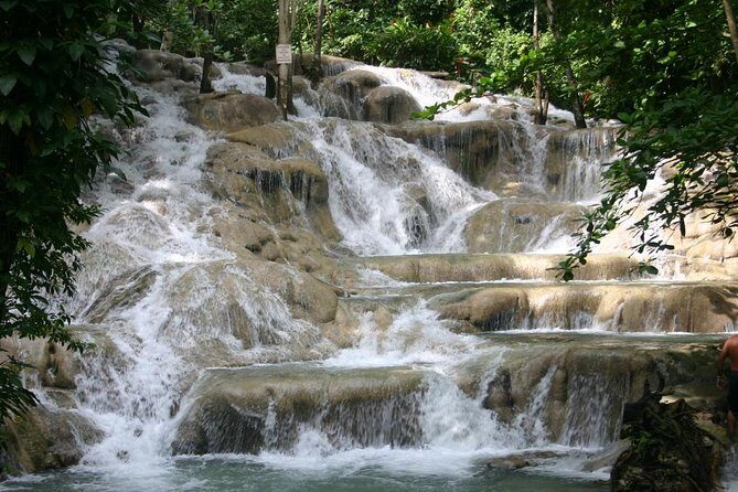 Dunn's River Falls And Shopping Tour From Ocho Rios - Key Points