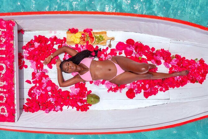 Dushi Boat Drone Photoshoot | Free Champagne | Fruits and Flowers - A deeper look at the Dushi Boat Drone Photoshoot experience