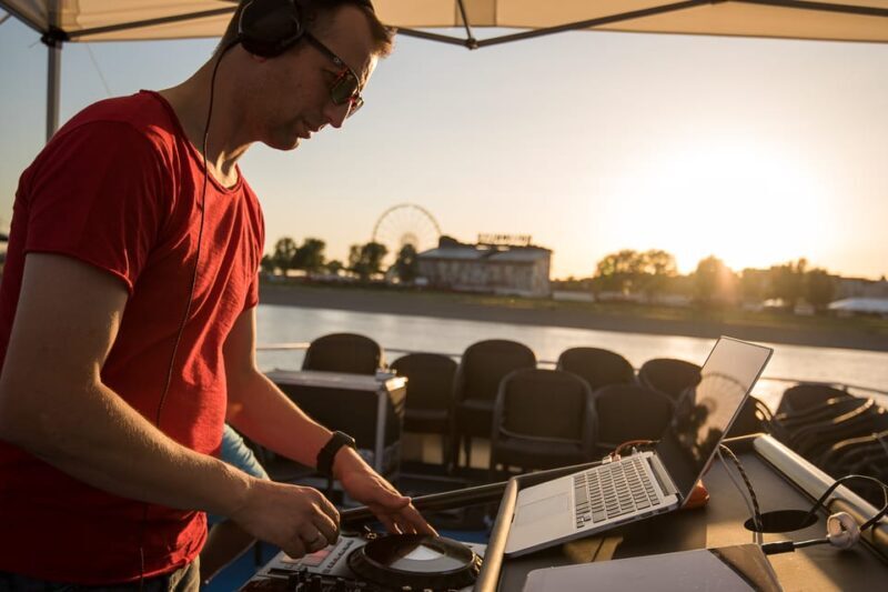 Düsseldorf: 2-Hour Evening Rhine River Cruise with Live DJ - A Detailed Look at the Düsseldorf Evening Rhine River Cruise