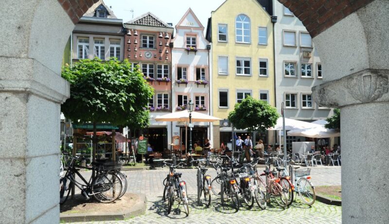 Düsseldorf: Altstadt Guided Tour - A Walk Through Historic Streets and Hidden Stories