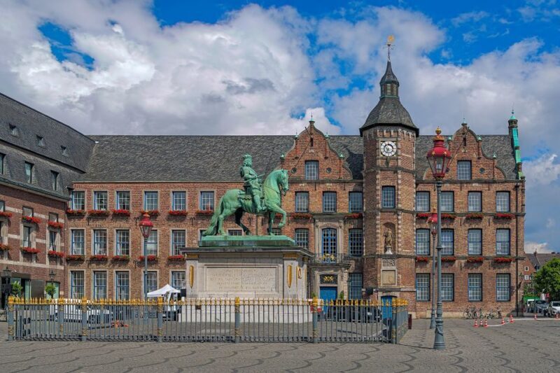 Düsseldorf: Classic City Segway Tour - Authentic Experiences and Authentic Insights