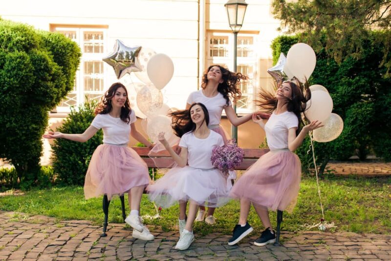 Düsseldorf: Girls-only-tour with shots, party, fun & games - Discover Düsseldorf’s Nightlife on a Girls-Only Tour