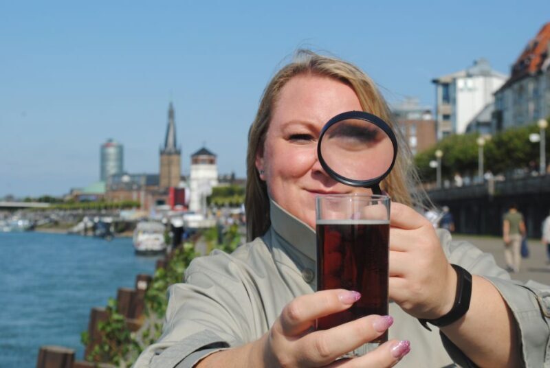 Düsseldorf: Old Town Interactive Crime Tour with actor - Key Points