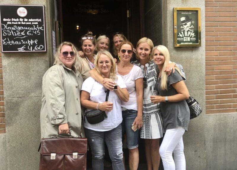 Düsseldorf: Old Town Interactive Crime Tour with actor - Exploring Düsseldorf’s Old Town on a Crime-Filled Adventure