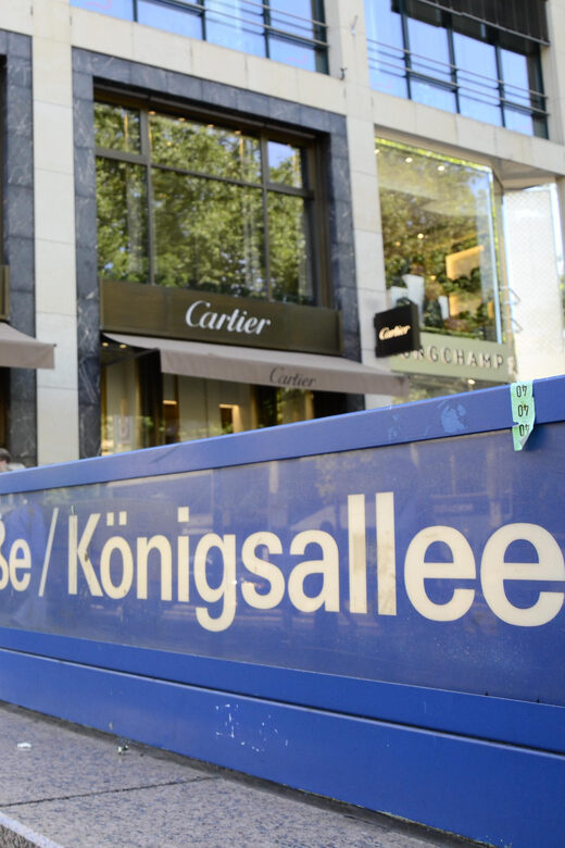 Düsseldorf walk: The Old Town and a charming market square - Exploring Düsseldorf’s Old Town and Market Square