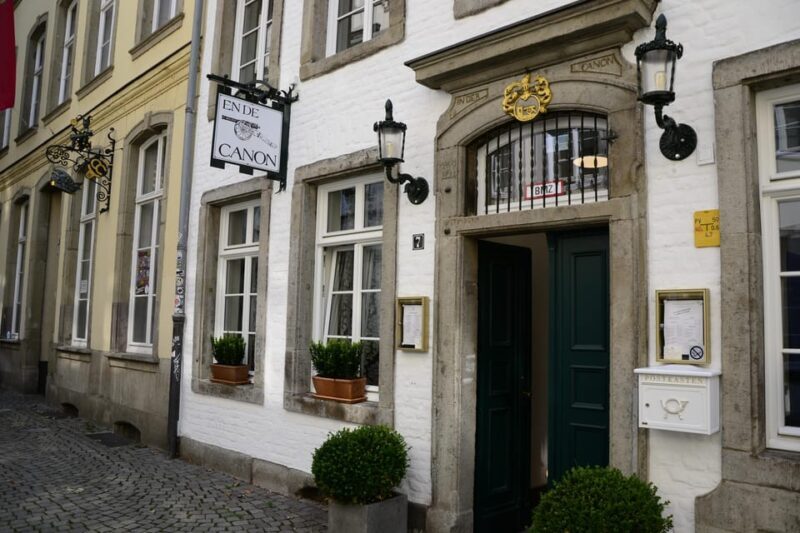 Düsseldorf walk: The Old Town and a charming market square - Who Should Take This Tour?