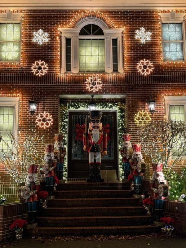 Dyker Heights Christmas Lights Bus Tour - Overall Experience and Value