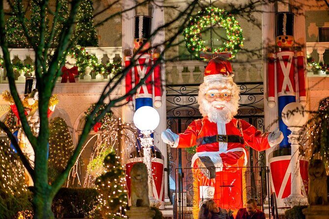 Dyker Heights Christmas Lights Tour - An Honest Look at the Dyker Heights Christmas Lights Tour