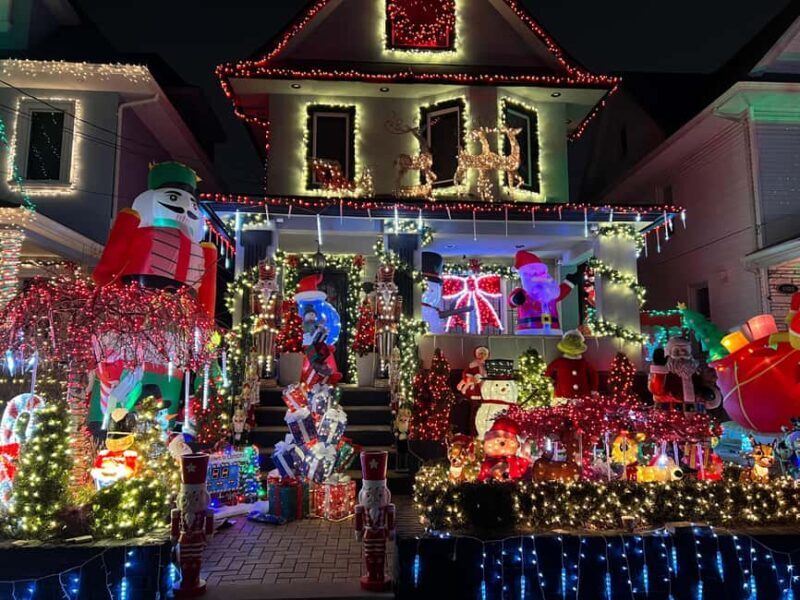 Dyker Heights Christmas Tour: Magic of Christmas in New York - Dyker Heights Christmas Tour: Magic of Christmas in New York
