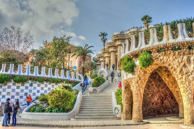 E-Bike Barcelona Highlights & Park Guell in Small Group - Key Points