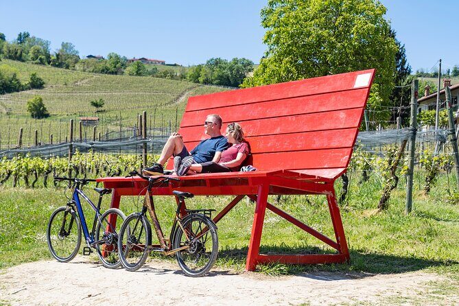 E-bike rental in the Langhe: Landscapes, wines, and cuisine. - Key Points