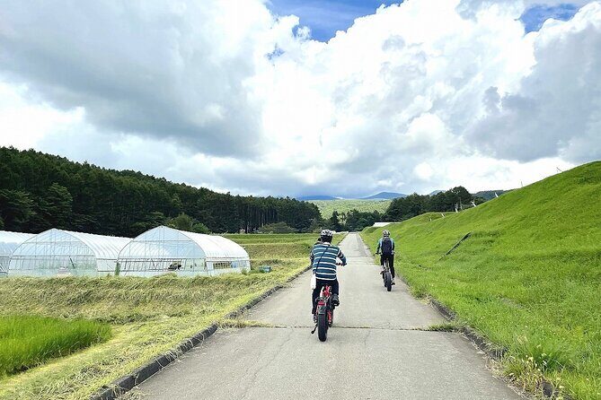 E-bike Tour through Forests and Springs on a 1000m Plateau - An Authentic Ride through Nagano’s Natural and Cultural Tapestry